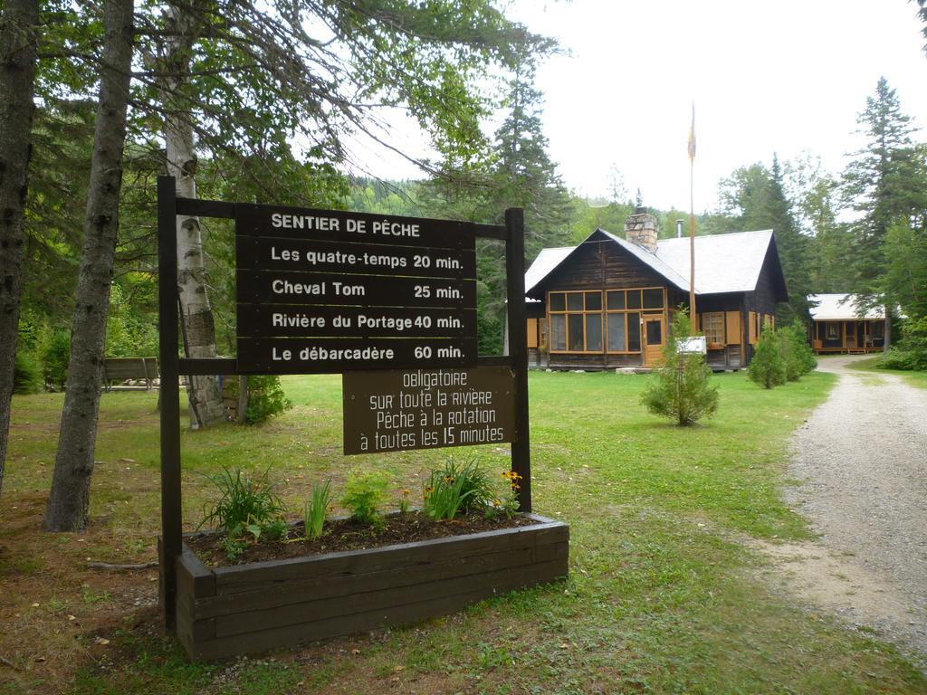 Вилла Riviere Petit Saguenay Экстерьер фото