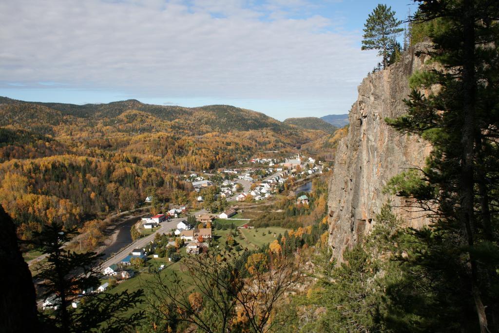 Вилла Riviere Petit Saguenay Экстерьер фото
